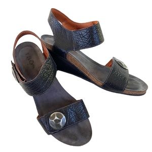 EUC Taos leather wedge sandals